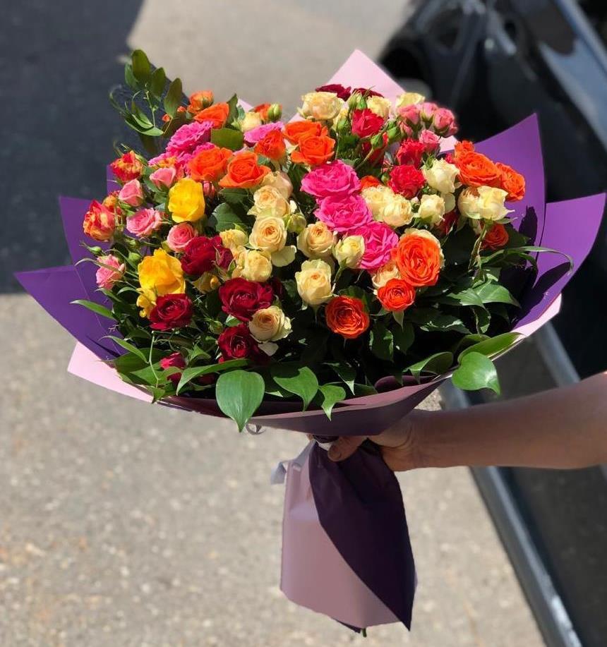 Микс из разноцветных кустовых роз в Одесском Букет Микс из разноцветных кустовых роз в Одесском