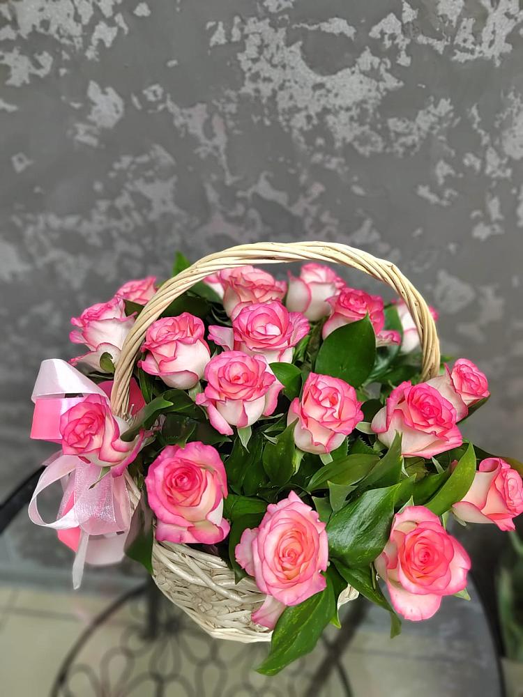 Цветочная композиция из Розы в корзине в Одесском