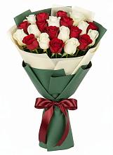 Букет Микс из красных и белых роз в Одесском