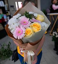 Букет цветов из:  Герберы, Розы и Хризантемы в Одесском