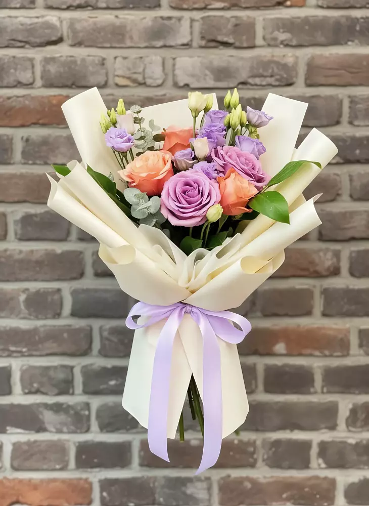 Букет цветов из: Лизиантусы и Розы в Одесском