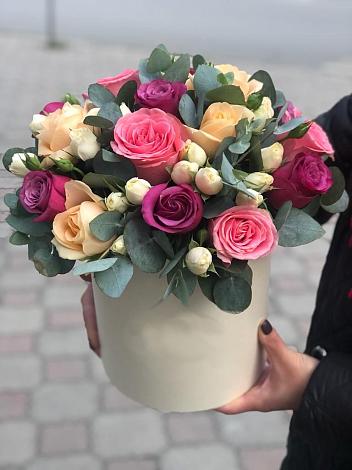 Цветочная композиция из Розы в шляпной коробке в Одесском
