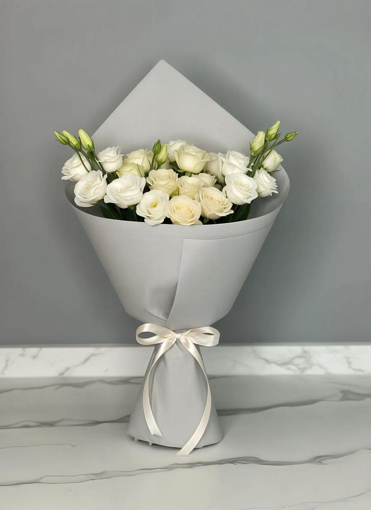 Букет цветов из: Розы и Лизиантусы в Одесском