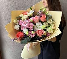 Букет цветов из:  Розы, Лизиантусы и Гвоздики в Одесском