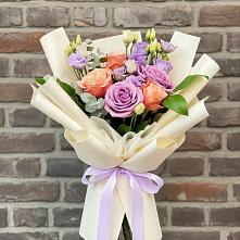 Букет цветов из:  Лизиантусы и Розы в Одесском