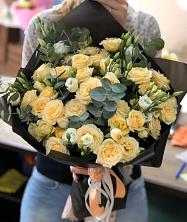 Букет птица счастья в Одесском Букет цветов из: Розы и Лизиантусы в Одесском