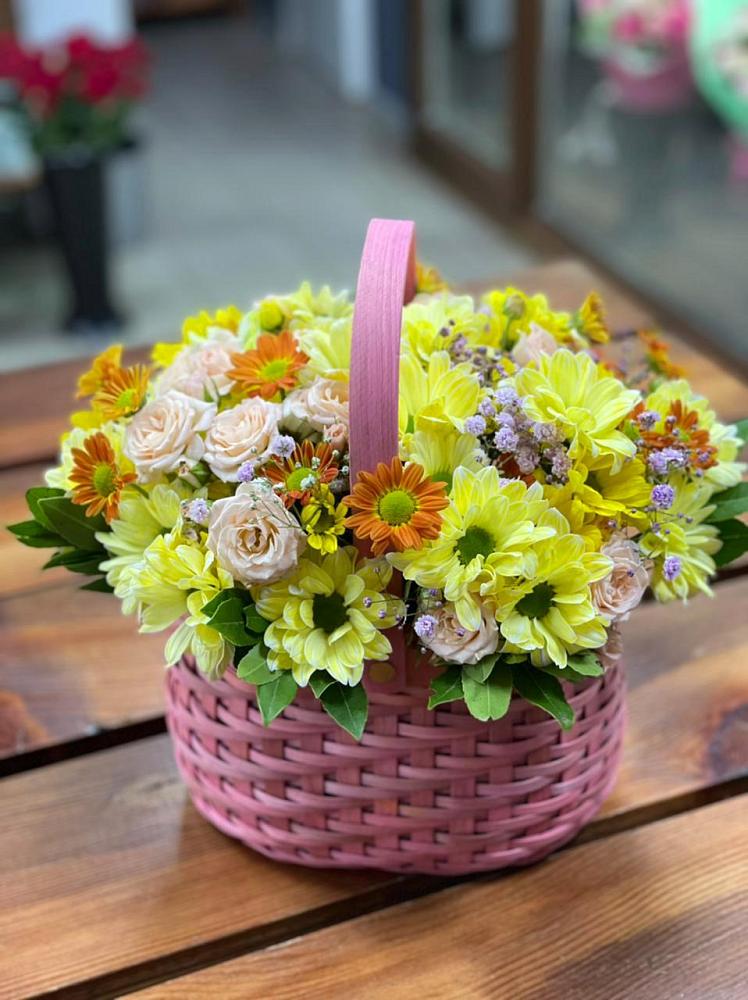 Цветочная композиция из Хризантемы и Розы в корзине в Одесском