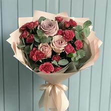 Букет цветов из:  Гвоздики и Розы в Одесском