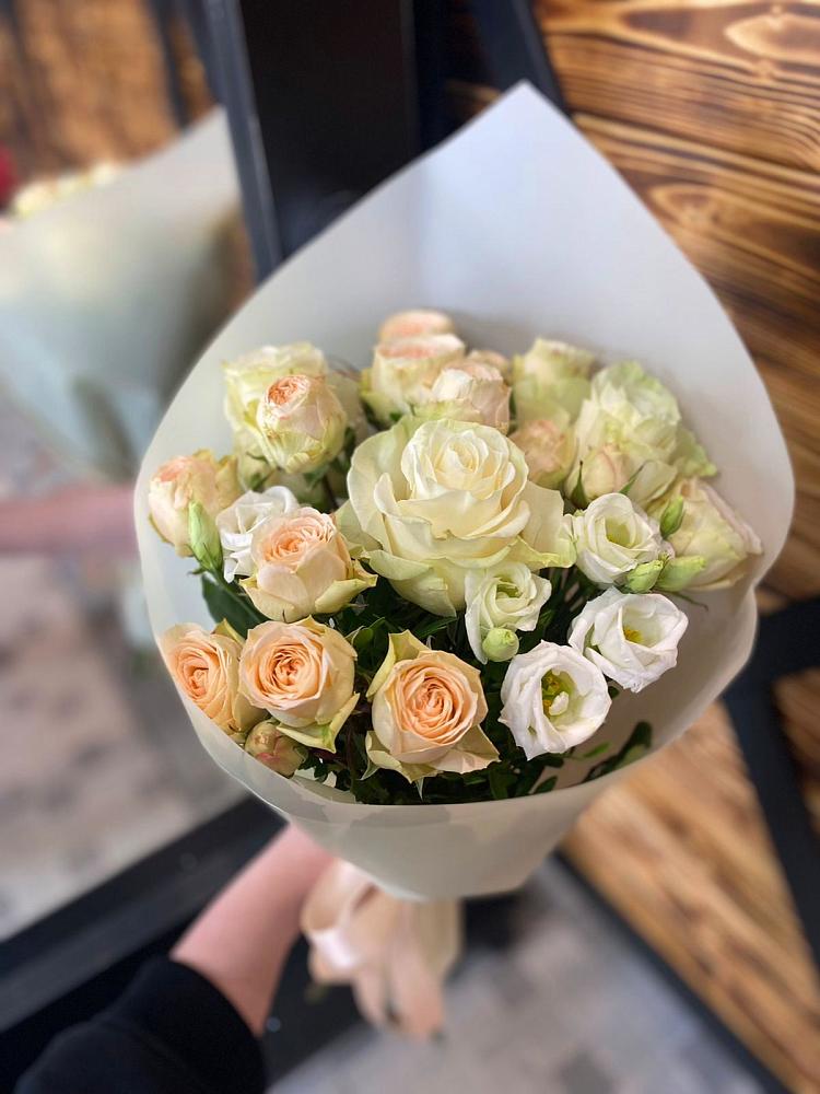 Букет цветов из: Розы и Лизиантусы в Одесском